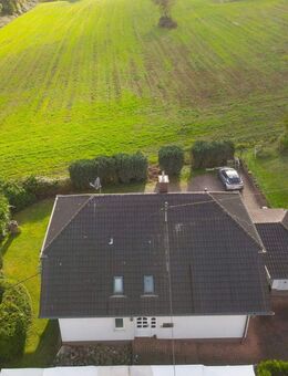 Nalbach-Piesbach: Gepflegtes Zweifamilienhaus an der Bebauungsgrenze, Garage, Carport u. Stellplätze - Nalbach