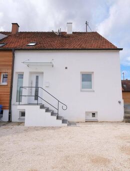 Charmante Doppelhaushälfte mit Terrasse und pflegeleichtem Garten - Riesbürg