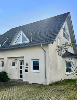 Stelzenberg: Gepflegte Doppelhaushälfte mit Einbauküche und schönem Garten - Stelzenberg