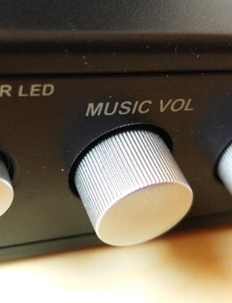 Mischpult DJ Mixer für 2 Mikrofone un Player Gesangprozessor Echo - Lenting