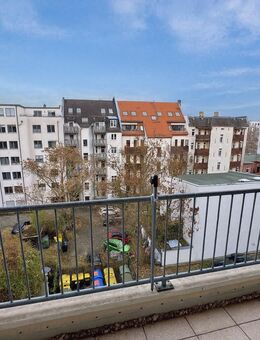 2-Raum-Wohnung mit 2 Balkonen, Lift und Stellplatz nahe der Weißen Elster - Leipzig