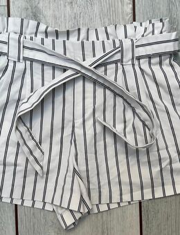 Shorts von Zara Gr. S weiß-bla - Vechta