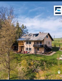 Traumhaftes Landhaus im Grünen vor einmaliger Kulisse am Waldrand mit Bachlauf - Bubach