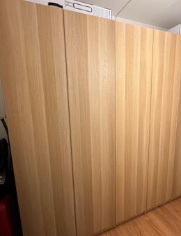 Ankleidezimmer Schrank Einbauschrank IKEA PAX mit Beleuchtung - Berlin Friedrichshain-Kreuzberg