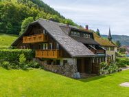 Großzügiges Zweifamilienhaus mit Blick ins Grüne - Todtnau