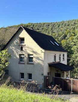 Mitten in der Natur: Gemütliches Wohnhaus mit großem Grundstück und Blick ins Grüne! - Leidersbach