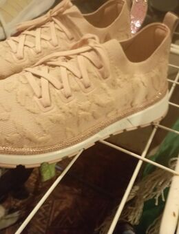 Biete neue Damen Schuhe der Marke Guess an - Eisleben (Lutherstadt)