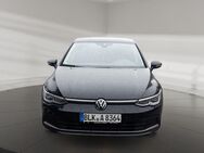 VW Golf, 2.0 TDI Life, Jahr 2022 - Weißenfels