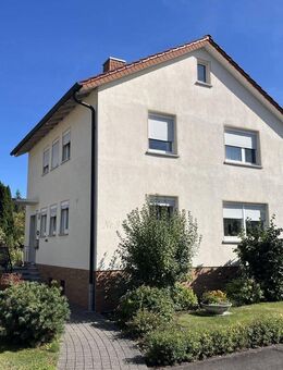 Wohnhaus mit Garage in Schenklengsfeld - Schenklengsfeld