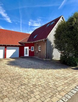 Stilvolles Einfamilienhaus mit großzügigem Garten, Doppelgarage und moderner Ausstattung - Nördlingen