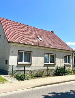 HORN IMMOBILIEN ++ Eggesin, Haus mit großem Grundstück und zwei massiven Nebengebäuden - Eggesin