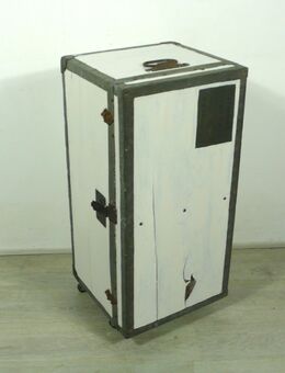 Alte Transportkiste / Schrank Shabby Weiß, auf Rollen, 40er, Barschrank, Vorratsschrank - Sinzig