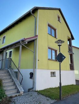 Doppelhaushälfte mit großer Scheune und Garten - Mähring