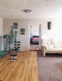 Sonnenbaden: Schönes EFH mit Garten und Garage in ruhiger Ortslage - Auma-Weidatal