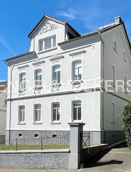 Historisches Dreifamilienhaus mit parkähnlichem Grundstück - Diez
