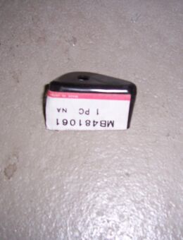 MB481061 Halter links, Stossfänger hinten/Stoßstangenhalter hinten links Mitsubishi Lancer Kombi - Hannover Vahrenwald-List