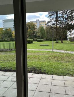 Moderne 2-Zimmer-Wohnung mit Terrasse - frisch renoviert in München-Perlach - München