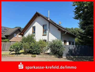 Freistehendes Einfamilienhaus mit Garage