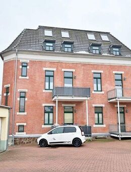 helle Wohnung mit Einbauküche und Garage - Döbeln