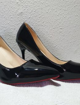 High Heels 41 schwarz mit roter Sohle - Taucha