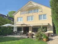 Großzügig geschnittene Einfamilienvilla mit schönem Garten und großer Terrasse - Wiesbaden