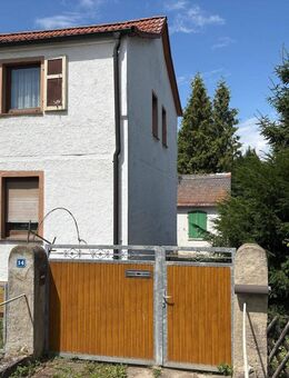 Sanierungsbedürftiges Ein-/ Zweifamilienhaus mit großem Grundstück in Kötzschau - Leuna