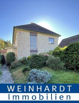 Einfamilienhaus mit Schwimmbad, Vollkeller und Baupotenzial auf großem Grundstück in Pinneberg - Pinneberg