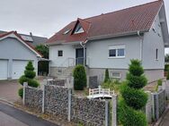 Zweifamilienhaus mit Doppelgarage in Mühlhausen-Ehingen - Mühlhausen-Ehingen