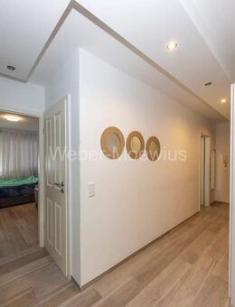 Attraktive Etagenwohnung mit Balkon und Stellplatz - Bergisch Gladbach