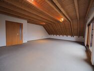 Gemütliche, teil-renovierte 3-Zimmer-Wohnung mit Balkon und Garage in Laichingen - Laichingen