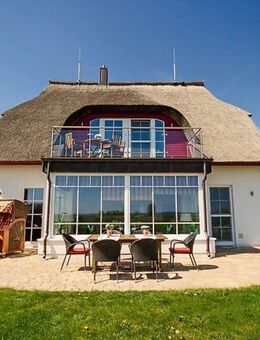 TOP-LAGE!1.REIHE! BLICK ZUM YACHTHAFEN! NEU GEKÄMMTES REETDACH & NEUER AUSSENANSTRICH & GLASFASER & ERDWÄRME & KAMINOFEN & WINTERGARTEN & SAUNA - Zinnowitz