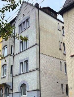 "Gepflegtes Mehrfamilienhaus in guter Lage von Stuttgart-Untertürkheim" - Stuttgart