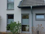 Moderne Doppelhaushälfte mit eigenem Garten und Einbauküche - Krefeld