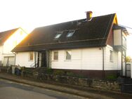 Freist.-gepfl.- Einfamilienhs. m. Einliegerwhg. (Fertighaus), Wintergarten, überd.-Balkon, Garage, in ruhiger Hangwohnlage von Seesen - Seesen