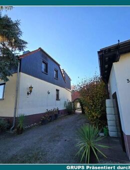 Doppelhaushälfte mit Nebengebäude und großer Garage zu verkaufen - Krauschwitz