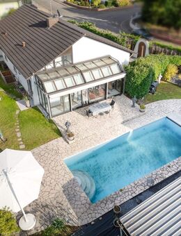 Großzügiges Grundstück + Wunderschöner freistehender Bungalow in ruhiger Lage zu verkaufen + Pool/ Garten + Garage + Wintergarten - Saarlouis