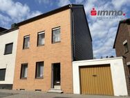 Ansprechendes Zweifamilienhaus mit Garage und Garten in Elchenrath - Würselen