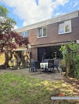 Familienreihenendhaus mit 4 Zimmern, mit Vollkeller, Garage auf Eigenland - Lübeck