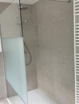 Erstbezug ! 3 Zimmer-Wohnung im DG - Balkon, Parkett, Lift, Gäste-WC und Tageslichtbad - zentrumsnah und Blick ins Grüne! - Chemnitz