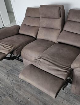 3- und 2-Sitzer Sofas mit Relaxsystem (Maß ca. 108 x 200 / 148 x 93 cm) - Krefeld