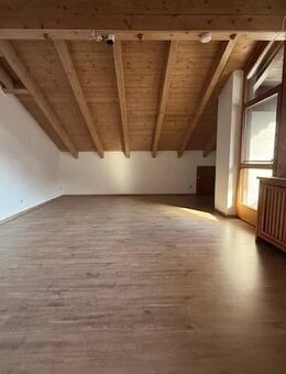 Großzügige und gemütliche Dachgeschosswohnung in ländlicher Wohnlage! - Anger