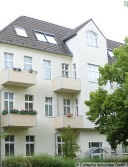 Im Herzen von Karlshorst, nahe S-Bahnhof, wunderschöne Drei-Zimmer-Dachgeschosswohnung, bezugsfrei - Berlin