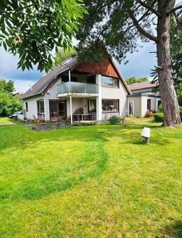 Einfamilienhaus mit Anbau und großer Garage in Molfsee - Molfsee