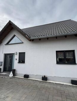 Großzügig, modern und in ruhiger Lage: Einfamilienhaus mit großem Garten und Doppelgarage - Bergrheinfeld