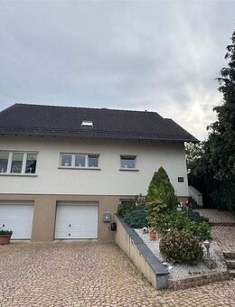 Einfamilienhaus mit separat nutzbarer Wohnung (2-Generationenhaus oder Vermietung) und schönem Grundstück zum fairen Preis! - Altenburg