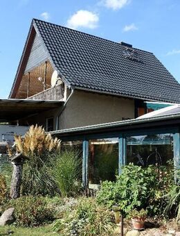 Schwimmhalle, Sauna, Wintergarten, Solar und riesiges Grundstück. - Niederer Fläming