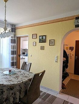 Sehr schöne + angenehm aufgeteilte Eigentumswohnung in gepflegtem Mehrfamilienhaus, Garage + Keller - Bremen
