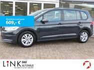 VW Touran, 2.0 TDI Comfortline IQ DRIVE, Jahr 2023 - Laudenbach (Bayern)