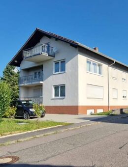 GLOBAL INVEST SINSHEIM | Tolle, frisch renovierte 2,5-Zimmer-Dachgeschosswohnung mit neuer Einbauküche und Balkon - Seckach