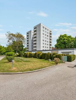 Bezugsfreies Apartment im 5.Obergeschoss mit Weitblick ins Grüne und Carport in Unterhaching - Unterhaching